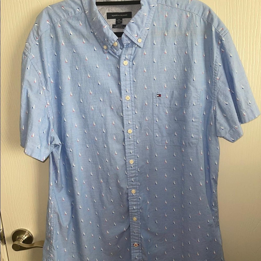 Tommy Hilfiger men button down collared shirt